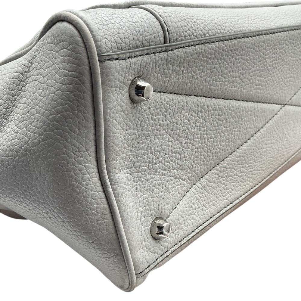 Marc Jacobs Empire City convertible leather tote bag in a shade of light grey - Picture 10 of 14